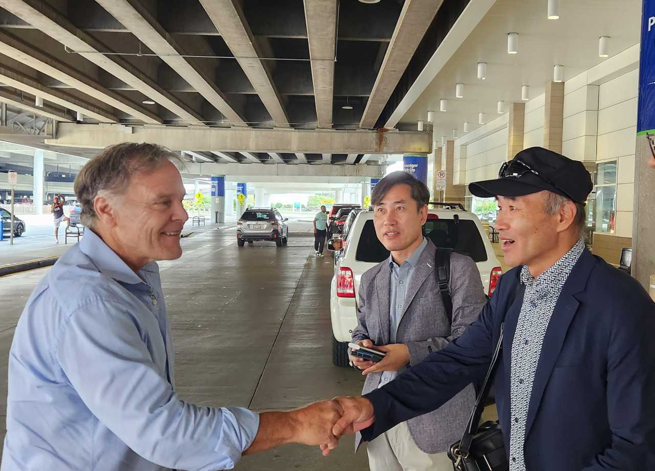 Fred Warmbier and Lee Rae-jin shake hands at Northern Kentucky International Airport. (courtesy of Lee)