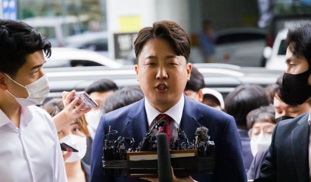 Ex-leader of the ruling People Power Party Lee Jun-seok was suspended in July by the ethics committee over allegations related to sexual bribery scandal. (Yonhap)