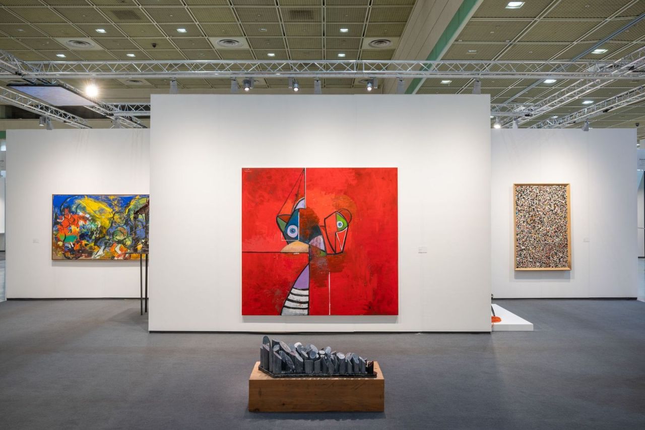 An installation view of Hauser＆Wirth's booth at the Frieze Seoul (Hauser＆Wirth)