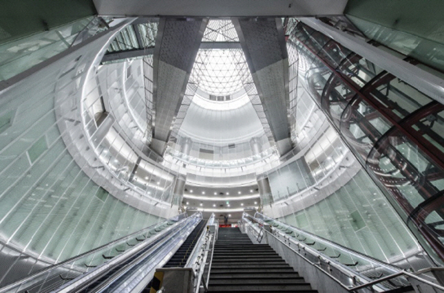The glass domed ceiling at Noksapyeong Station in Yongsan-gu, Seoul. (Seoul Metropolitan Government)