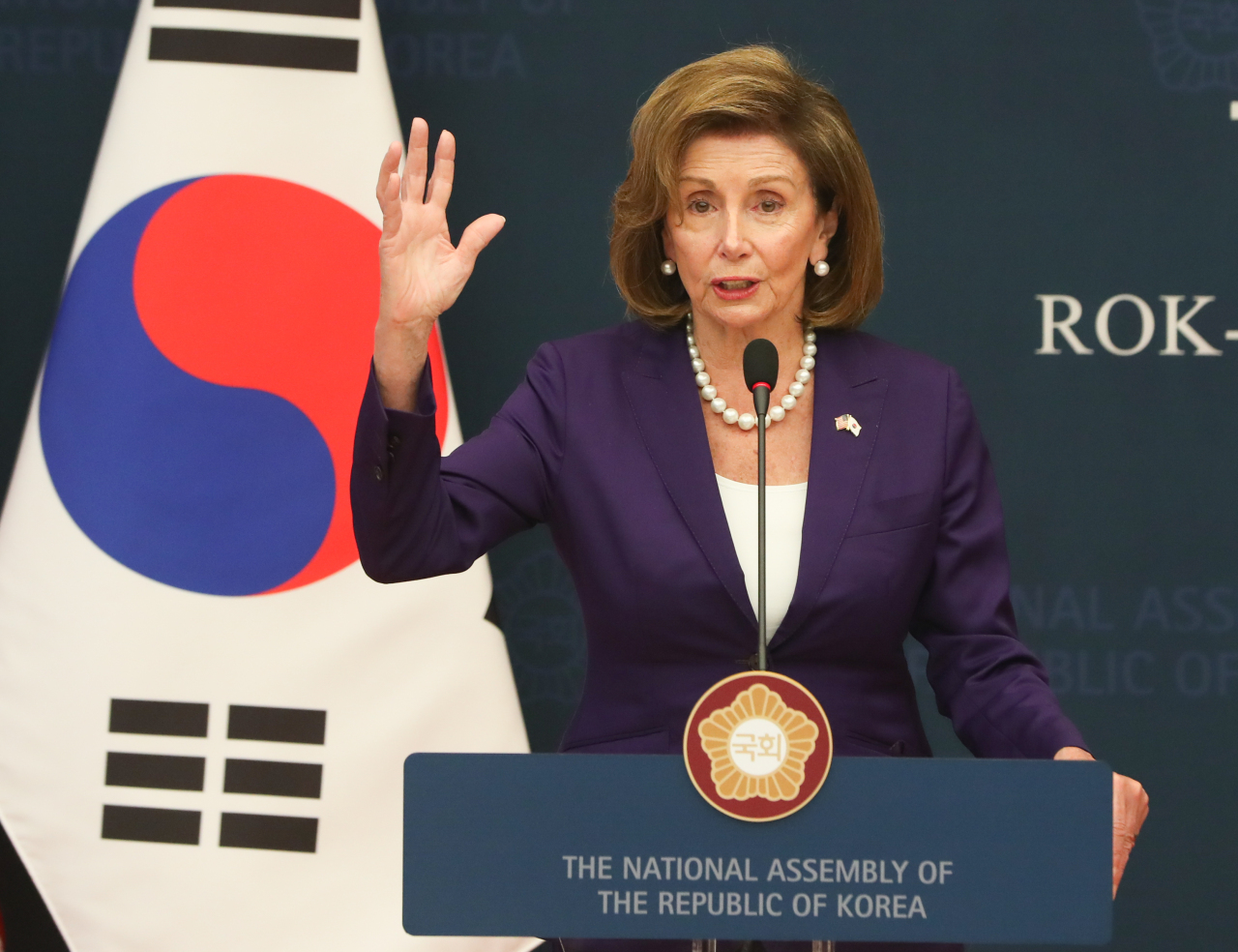 US House Speaker Nancy Pelosi speaks during a press event on Aug. 4 at the National Assembly building in Yeouido, central Seoul. (Yonhap)