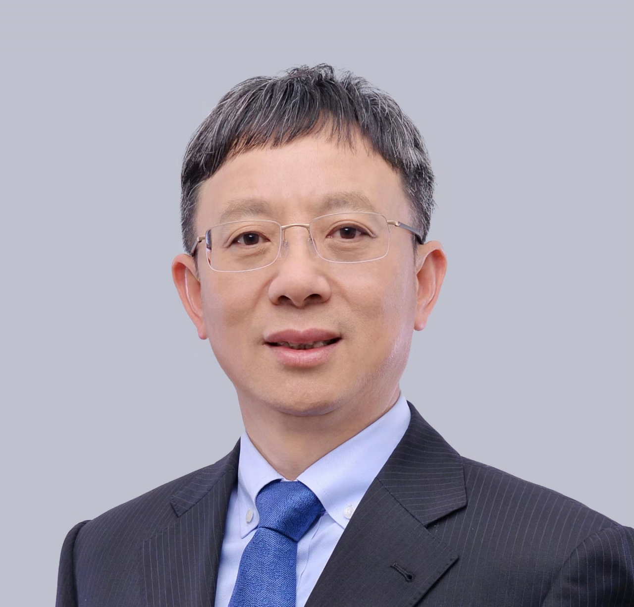 Professor Jeon Sung-heung at the Department of Political Science, Sogang UniversityProfessor Wu Xinbo at Fudan University in China