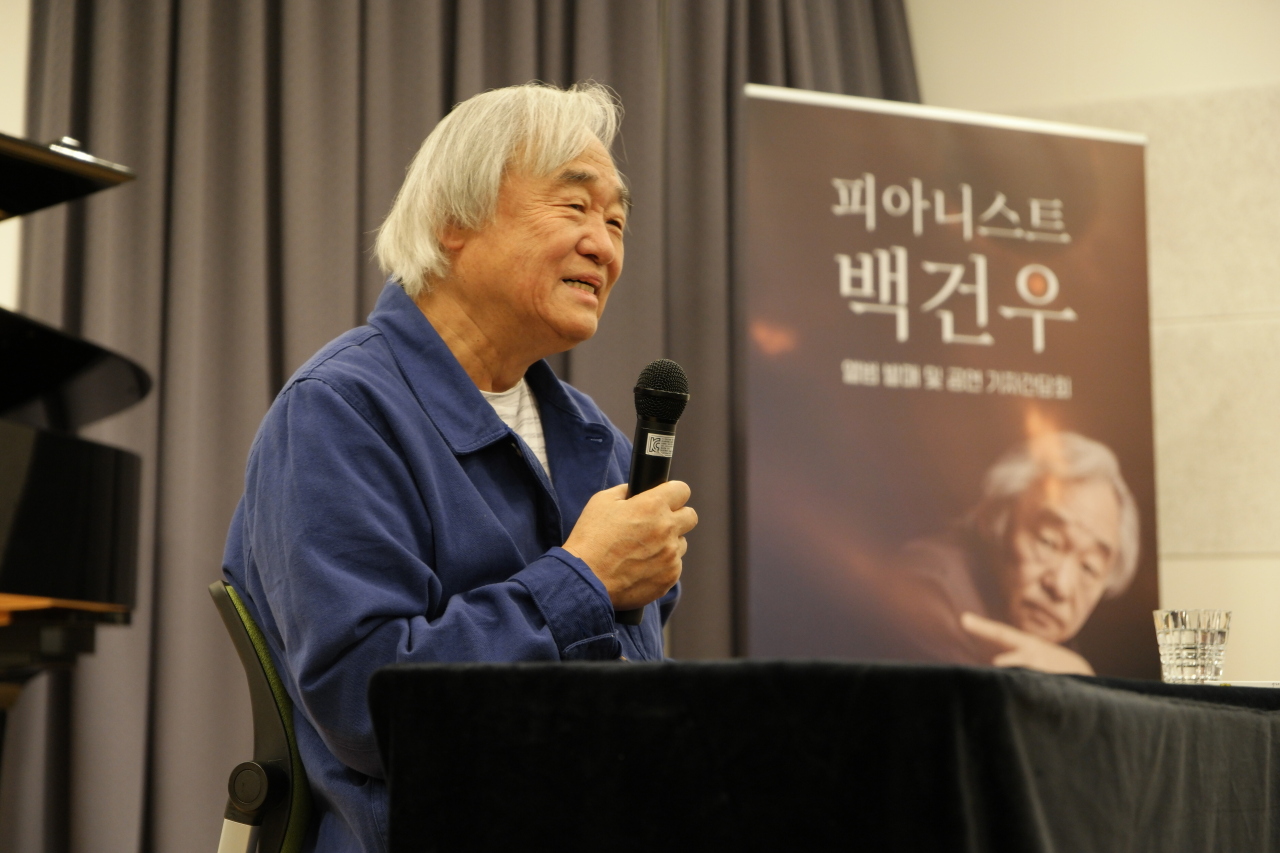 Pianist Paik Kun-woo speaks during a press conference at Steinway Gallery Seoul on Monday. (Vincero)