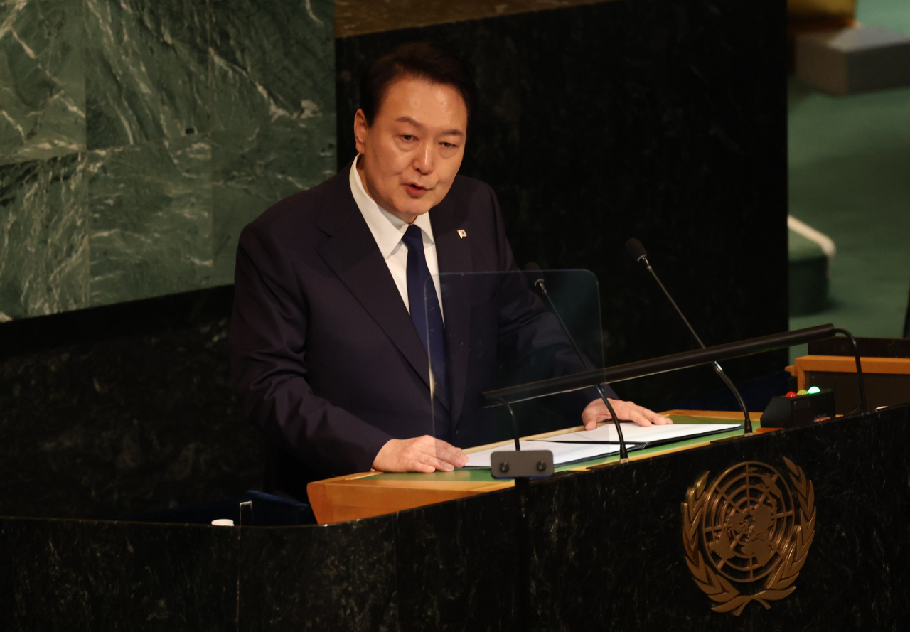 President Yoon Suk-yeol delivers a keynote speech at the United Nations General Assembly in New York on Tuesday (local time). (Yonhap)