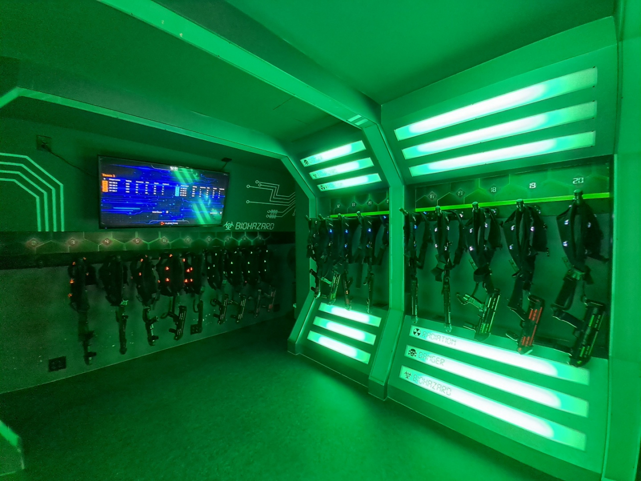 Laser guns and gaming suits are arranged at Laser X. (Lee Si-jin/The Korea Herald)