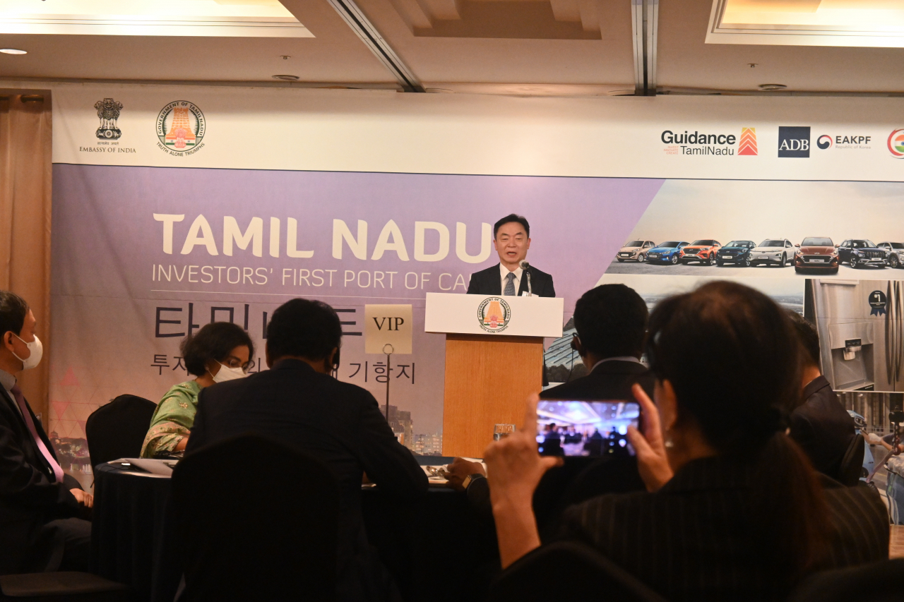 South Korea’s Deputy Trade Minister Jeong Dae-jin delivers remarks at an investment seminar at Lotte Hotel in Seoul, Monday. (Sanjay Kumar/The Korea Herald)