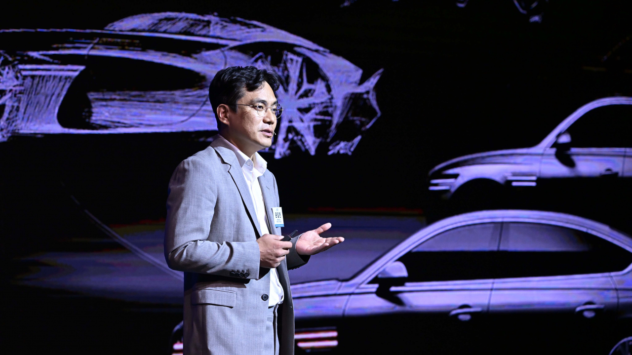 Yoon Il-hun, vice president of HMC Genesis Design Group, explains key design features of Genesis at the Herald Design Forum 2022 at the Shilla Hotel in Seoul on Tuesday. (Lee Sang-sub/ The Korea Herald)