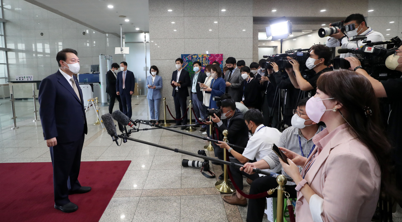 President Yoon Suk-yeol answers reporters' questions as he arrives for work at the presidential office in Seoul last Thursday, amid a controversy over MBC TV's reports on his hot-mic remarks made during a trip to New York the previous week. The ruling bloc berated the reports as 