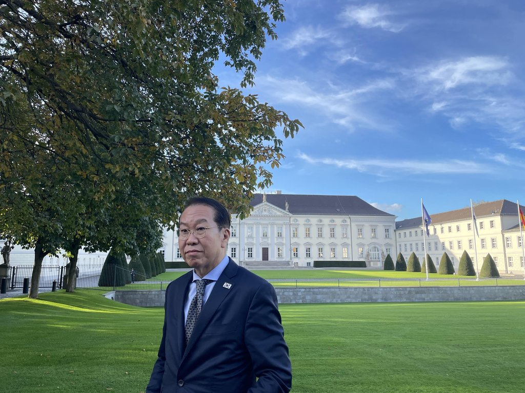 South Korea's Unification Minister Kwon Young-se speaks to reporters after his courtesy call on President Frank-Walter Steinmeier in Berlin, Germany on Tuesday. (Yonhap)