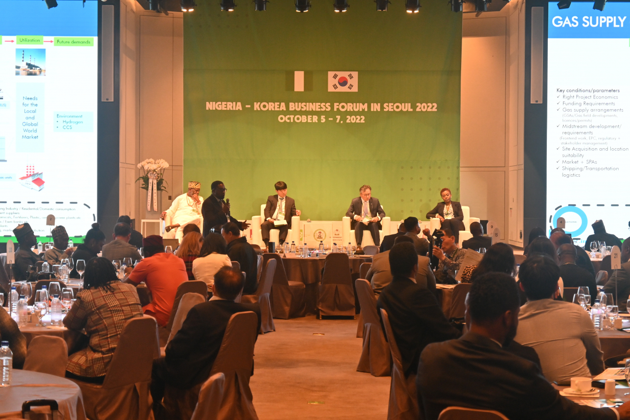 Attendees discuss investment agendas during a panel session at the held at Nigeria-Korea Business Forum at Ambassador Hotel in Seoul on Wednesday. (Sanjay Kumar/ The Korea Herald)