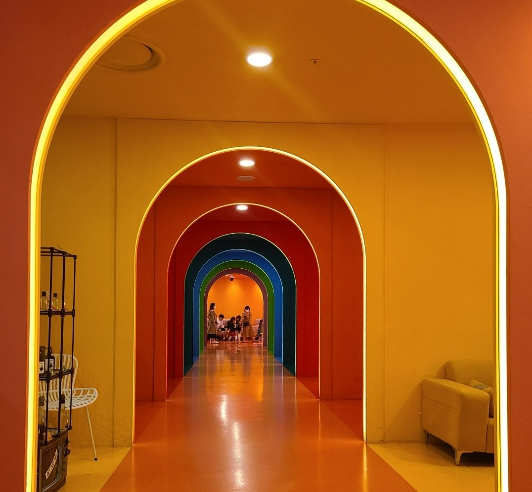 The entrance of Get That Shot cafe, located on the first floor of the Lotte Department Store’s Yeongdeungpo branch in Yeongdeungpo-gu, Seoul. (Song Seung-hyun/The Korea Herald)