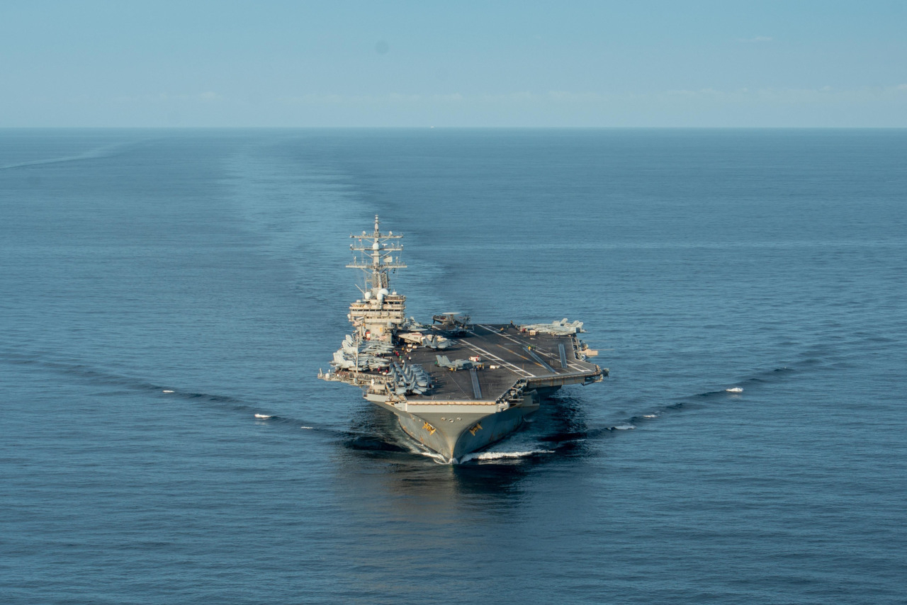 The US Navy’s only forward-deployed aircraft carrier, USS Ronald Reagan (CVN 76), steams in waters east of the Korean peninsula, Sept. 28. The Ronald Reagan Carrier Strike Group (CSG) is participating with the ROK Navy in Maritime Counter Special Operations Exercise (MCSOFEX) to strengthen interoperability and training. (US Navy)