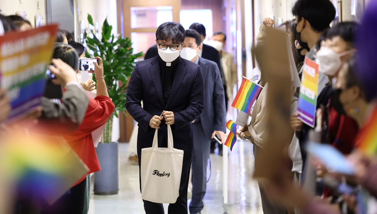 Methodist pastor Lee Dong-hwan attends a church trial in Seoul on Thursday to appeal the decision to suspend him from his duty for two years for blessing LGBT people at an event. (Yonhap)