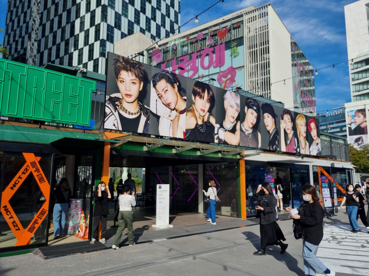 Fans gather to visit a pop-up store promoting boy band NCT 127’s recent release at Under Stand Avenue, in Seongsu, Seongdong-gu, Seoul. (Park Han-na/ The Korea Herald)