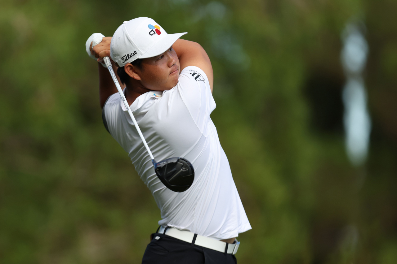 In this Getty Images photo, Kim Joo-hyung of South Korea tees off on the 13th hole during the final round of the Shriners Children's Open at TPC Summerlin in Las Vegas on Sunday. (Yonhap)