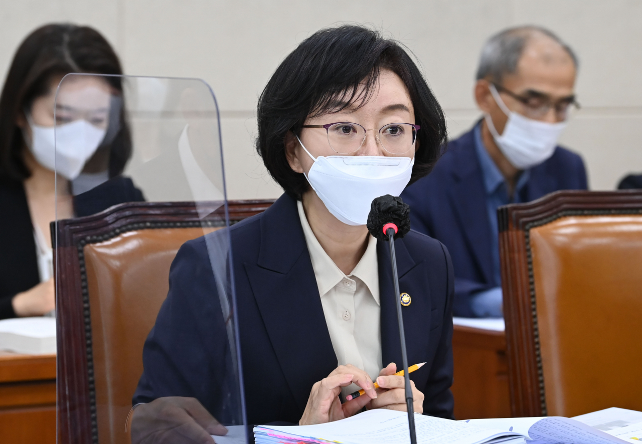 Minister of Food and Drug Safety Oh Yu-kyoung speaks at the parliamentary audit of the Health and Welfare Committee held at National Assembly, Friday