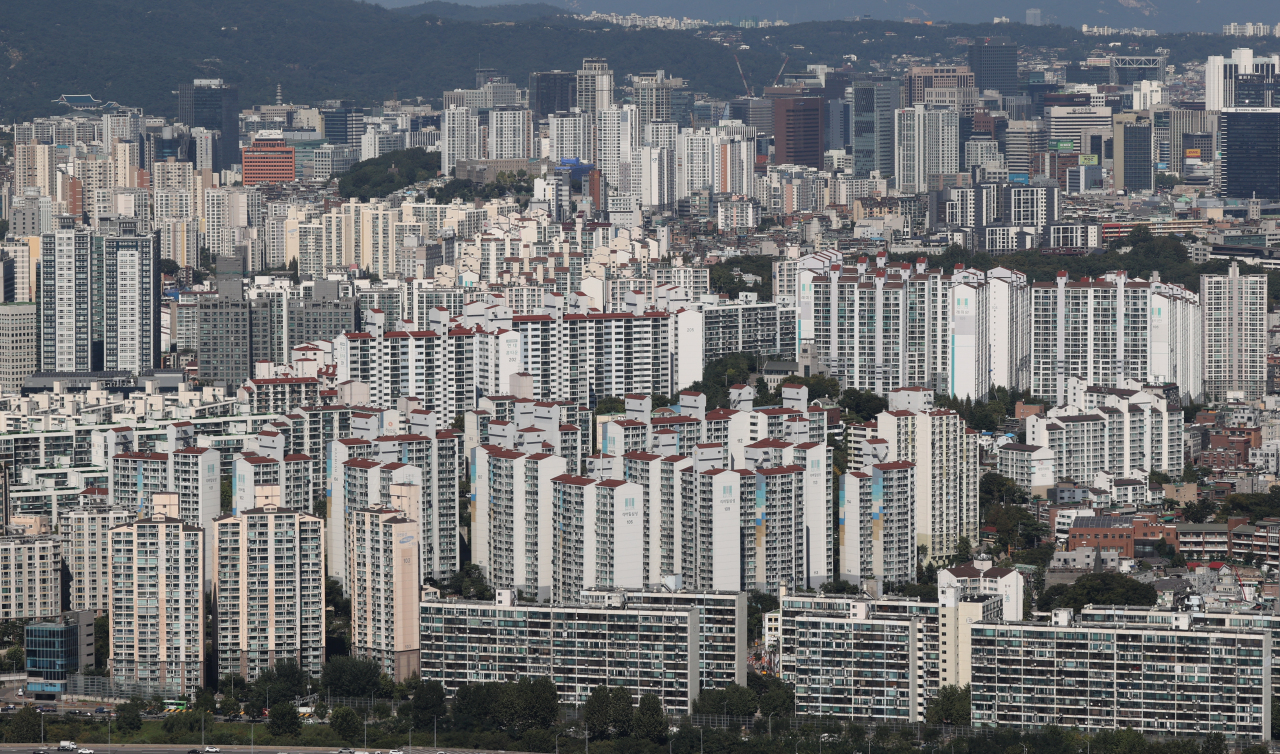 A view of apartment complexes in Seoul on Sept. 27 (Yonhap)