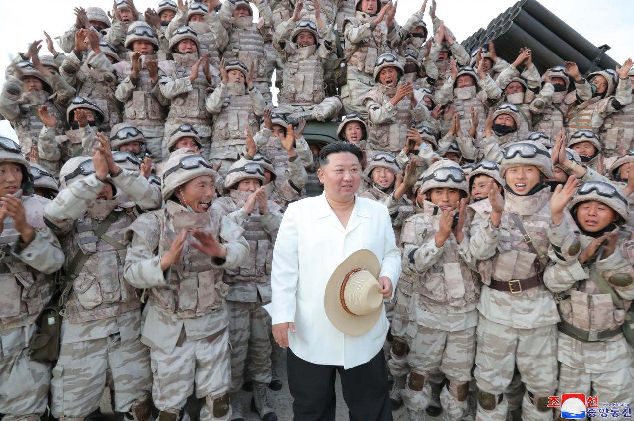 North Korean leader Kim Jong-un (front center) poses with military officials during his inspection of major drills in this photo provided by the Korean Central News Agency on Monday. (Yonhap)