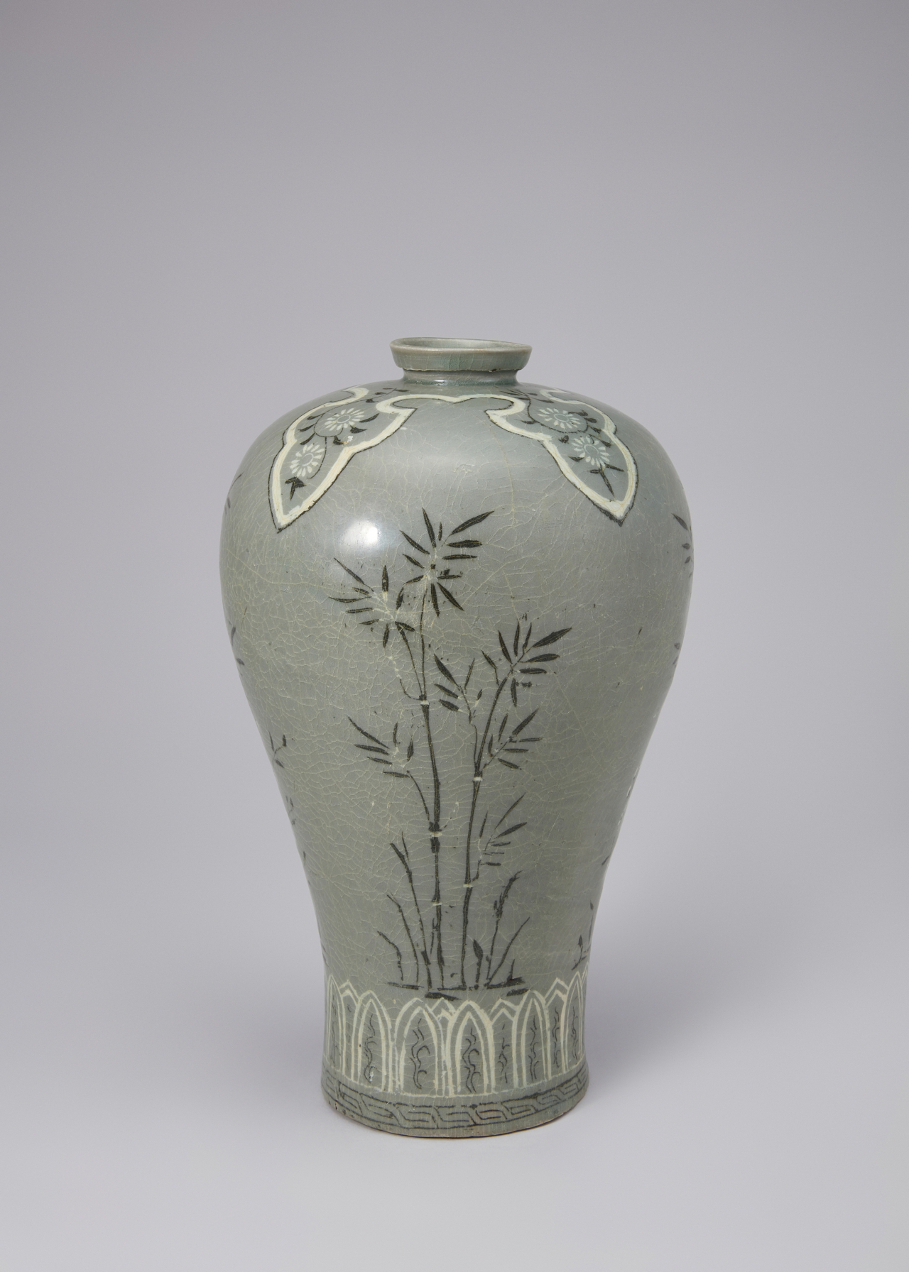 Celadon prunus vase with chrysanthemum and bamboo design from the 13th century (NMK)