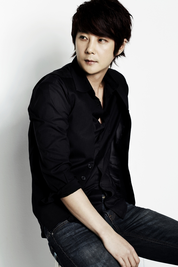 Shinhwa's lead vocalist Shin Hye-sung (Liveworks Company)