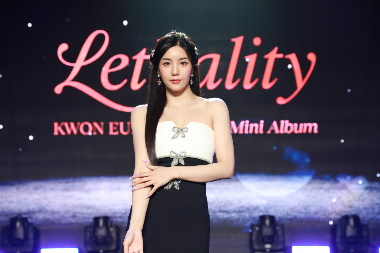 Singer Kwon Eun-bi poses for photos during a press showcase event for her third EP “Lethality,” at Ilchi Art Hall in Seoul, Wednesday. (Woollim Entertainment)