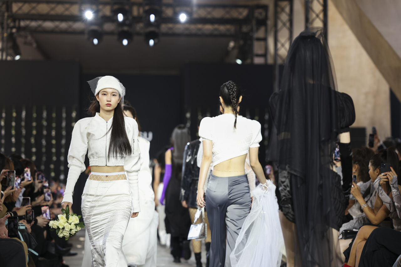 Models present Kimzisu's 2023 spring-summer collection at Dongdaemun Design Plaza in Seoul on Wednesday. (Seoul Fashion Week)