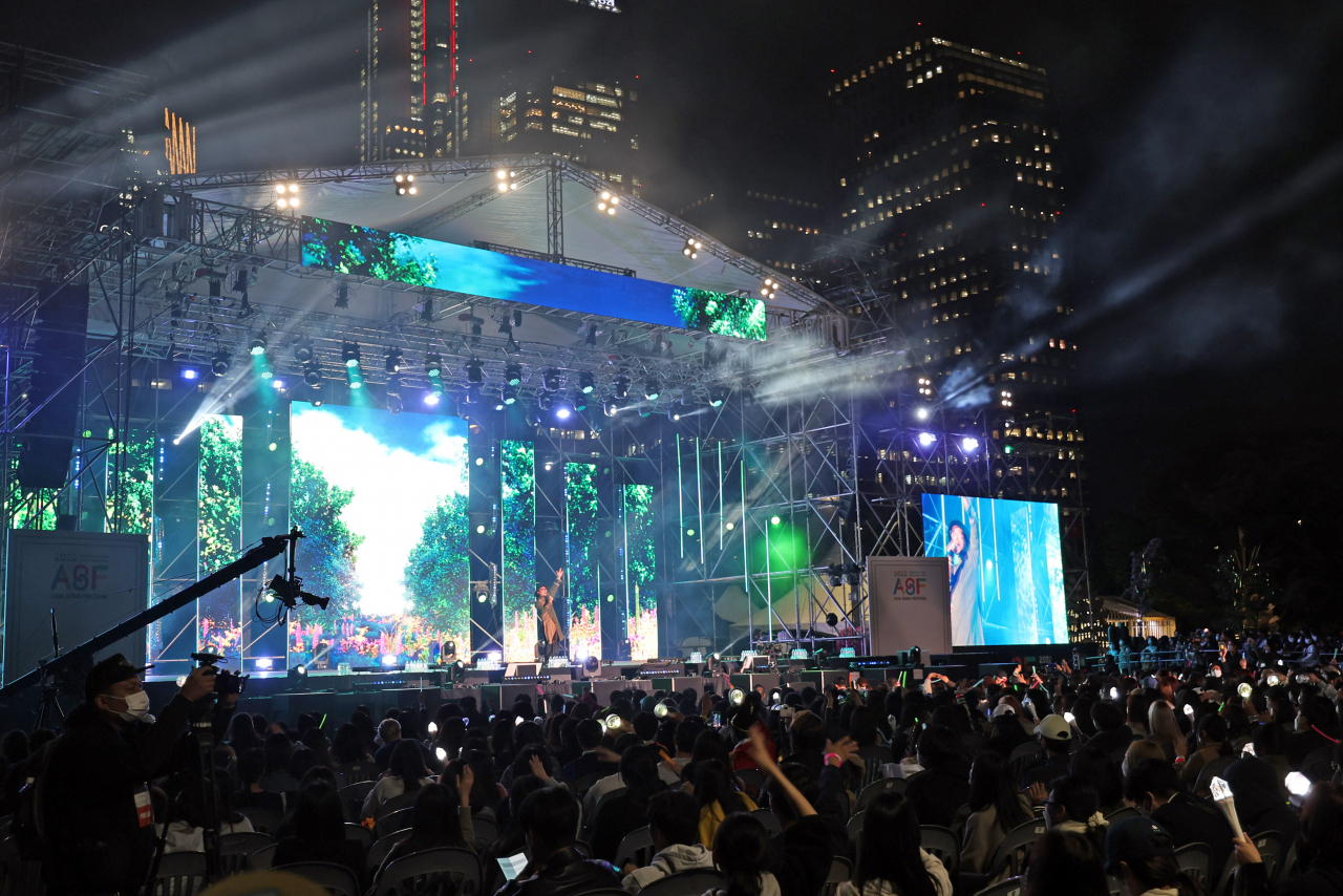 Musicians perform at the 2022 Asia Song Festival in a Han River park last Friday. The annual festival was held for the first time in three years due to the COVID-19 pandemic. (Yonhap)