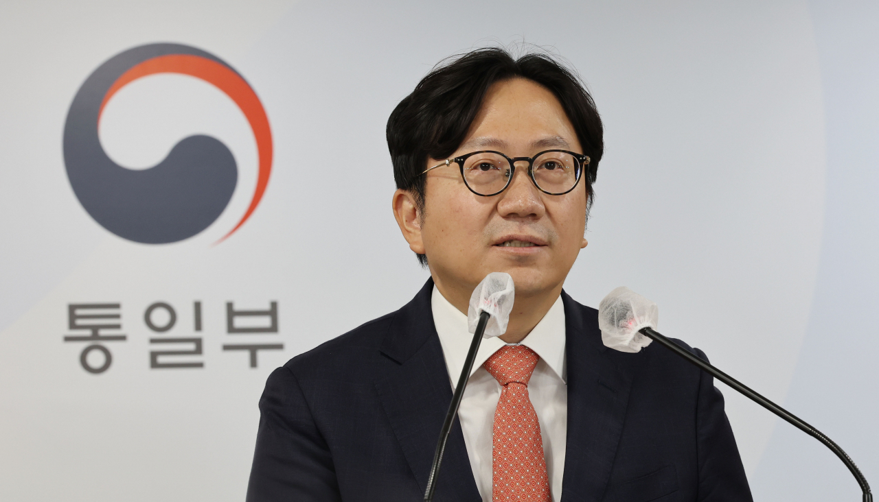 Cho Joong-hoon, spokesperson at Seoul's unification ministry, holds a regular press briefing at the government complex building in Seoul on Monday. (Yonhap)