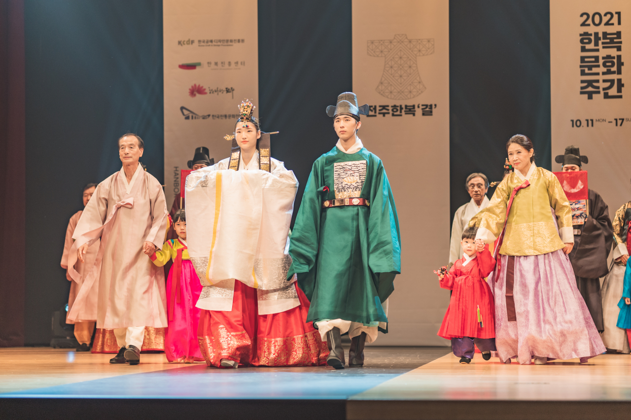 Models presents hanbok at a fashion show during last year's Hanbok Culture Week, in Jeonju, North Jeolla Province, from Oct. 11 to Oct. 17, 2021. (Hanbok Culture Week)