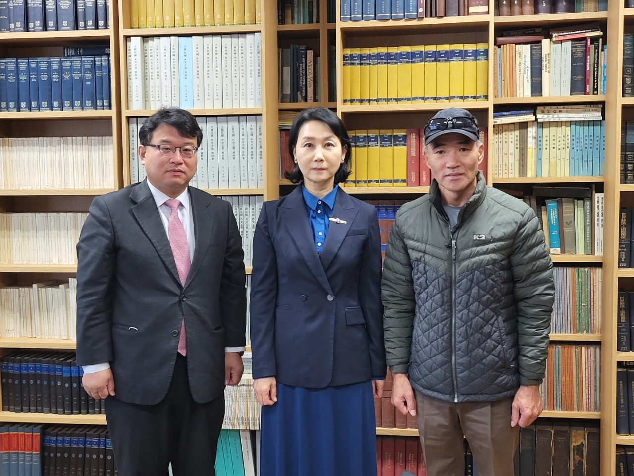 From left: Kim Ki-yun, the lawyer working with Lee Dae-jun’s family; Lee Shin-wha, the Seoul envoy on North Korean human rights; and the late official’s older brother Lee Rae-jin. (courtesy of the Lee family)