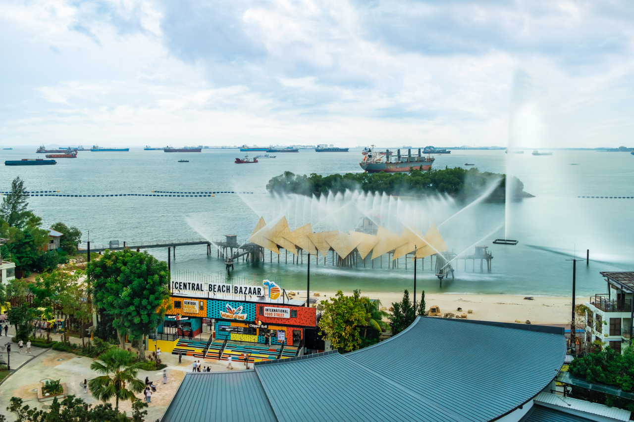 Central Beach Bazaar with water fountains, Sentosa Skyjet and international food street (Mount Faber Leisure)