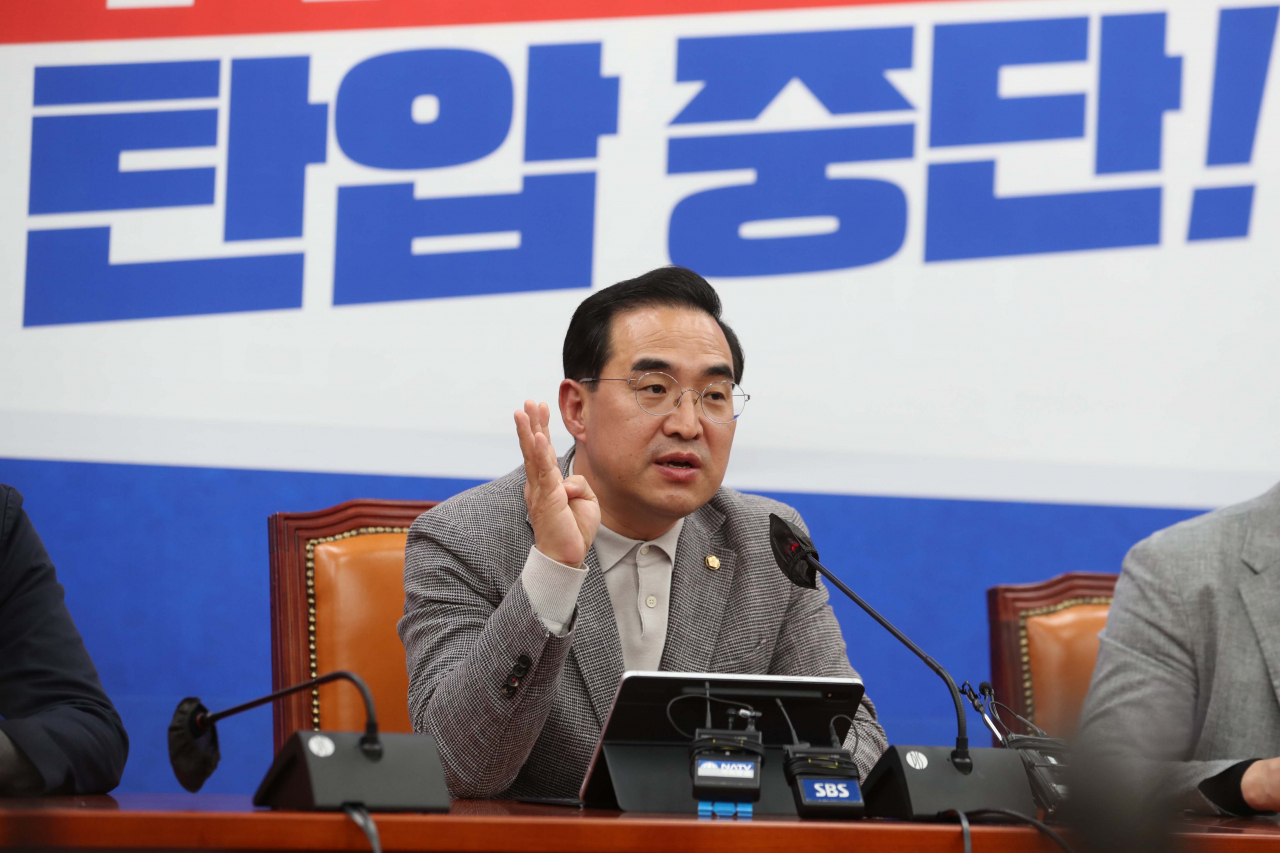 Rep. Park Hong-geun, the Democratic Party Floor Leader, speaks at the press conference held at the National Assembly, Sunday.