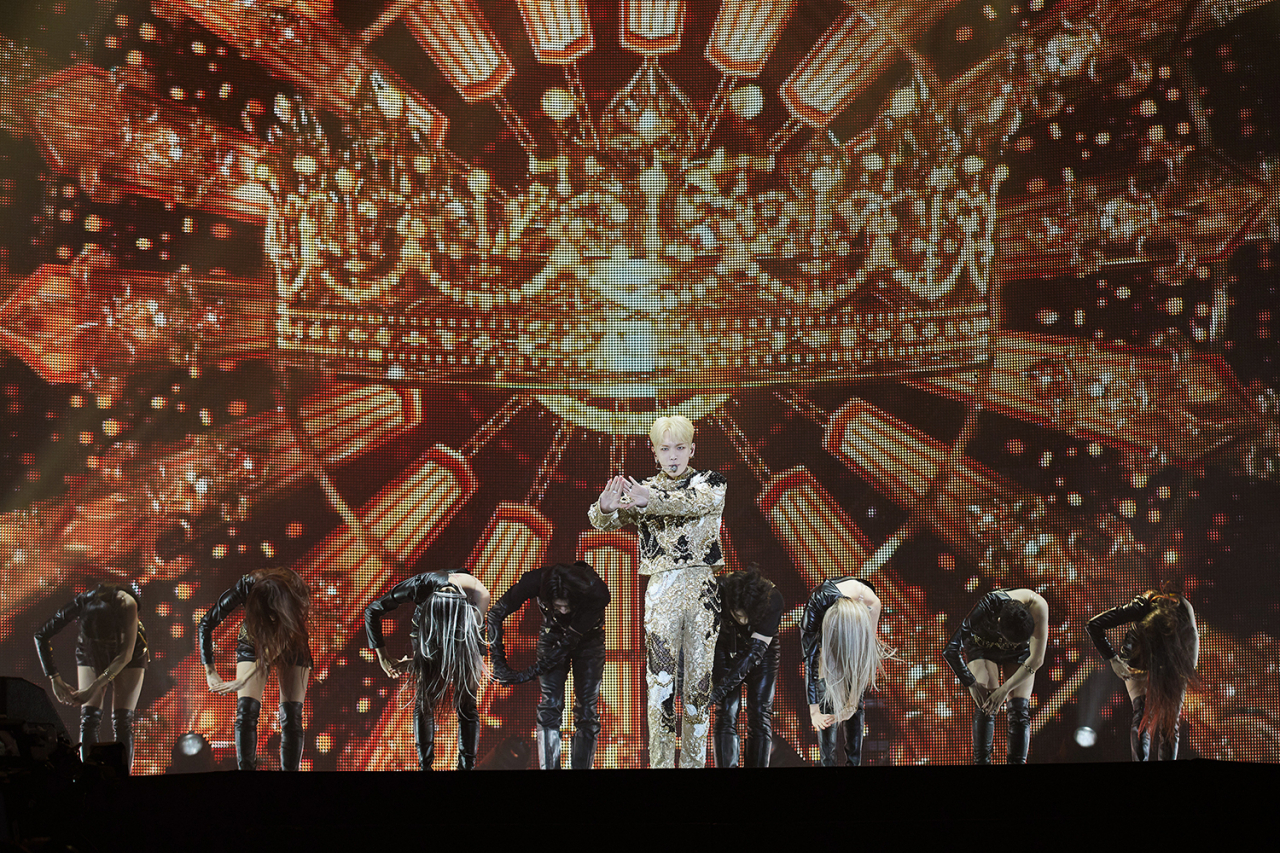 샤이니 키가 10일 서울 장충체육관에서 열린 단독 콘서트 'GOAT (Greatest Of All Time) In The Keyland'에서 공연을 펼치고 있다.  (SM엔터테인먼트)