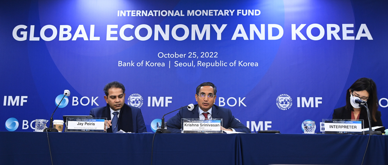 Krishna Srinivasan (center), director of the Asia and Pacific department at the International Monetary Fund, speaks during a press conference at the Bank of Korea headquarters in Seoul on Tuesday. (Yonhap)