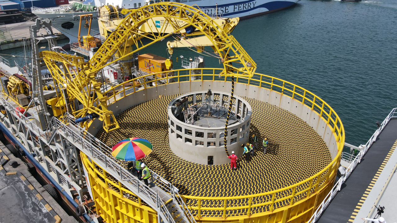 Submarine cables are loaded to a cable laying ship at Donghae Port, Gangwon Province. (LS Cable & Systems)