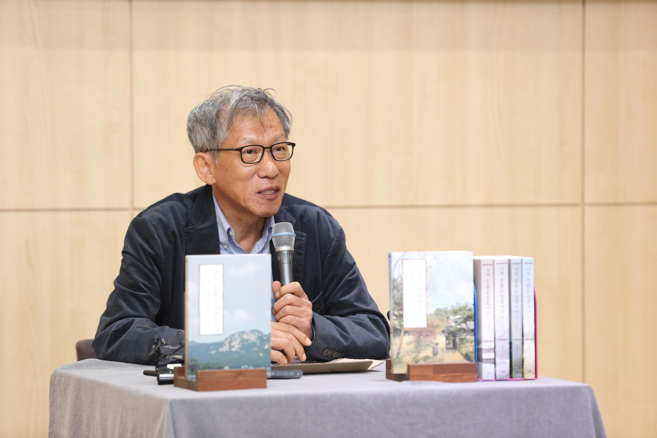 Author You Hong-june speaks at a press conference at the Changbi Seogyo Building in Mapo-gu, Seoul, on Tuesday. (Changbi Publishers)