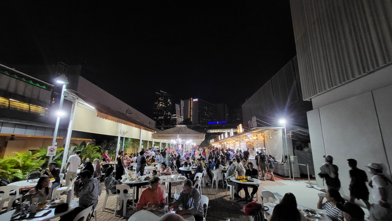 Makansutra Gluttons Bay, a popular hawker center in Singapore at night (Kim Hae-yeon/ The Korea Herald)