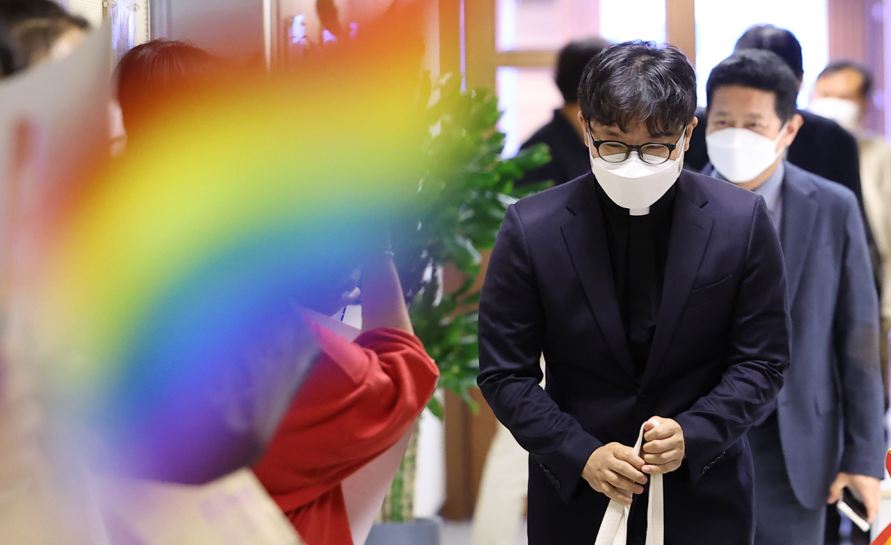 Methodist pastor Lee Dong-hwan attends a church trial in Seoul earlier this month to appeal suspension for two years for blessing LGBT people at an event in 2019. (Yonhap)