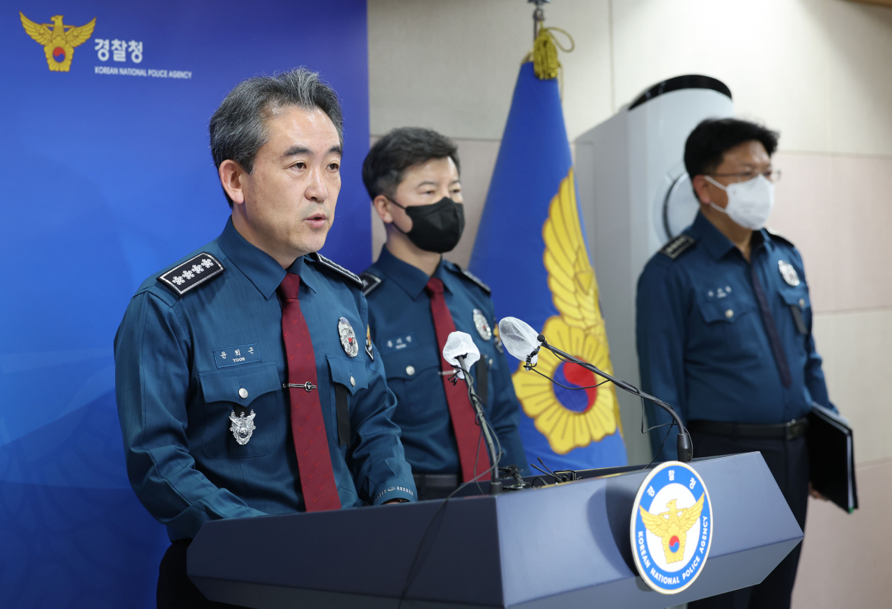 Yoon Hee-keun, the National Police Agency Commissioner General, speaks at the press conference, Tuesday, regarding the crowd surge in Itaewon that took place on Saturday. (Yonhap)