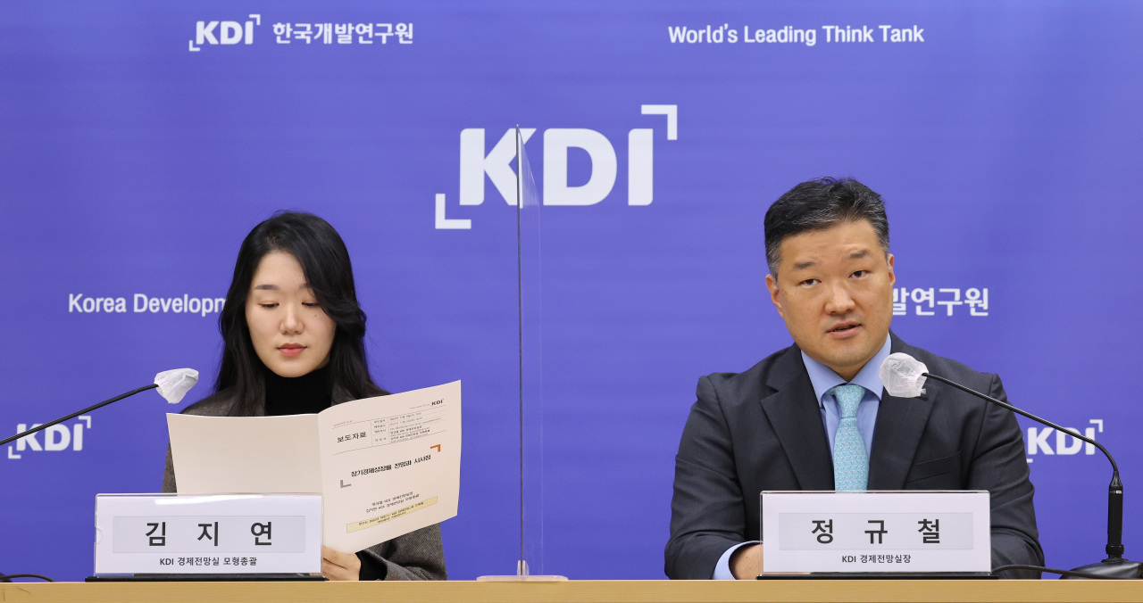 Researchers from the Korea Development Institute unveil their outlook on the nation’s long-term economic growth at Government Complex Sejong on Tuesday. (Yonhap)