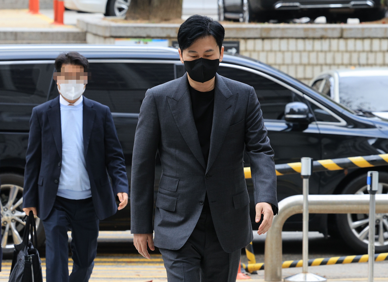Yang Hyun-suk, the former head of YG Entertainment, attends a trial session at the Seoul Central District Court in Seocho District, Seoul, Monday. (Yonhap)