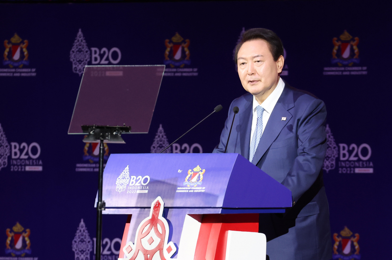 President Yoon Suk-yeol delivers a keynote speech at the B20 Summit Indonesia 2022 held Monday at the Nusa Dua Convention Center in Bali, Indonesia. (Yonhap)