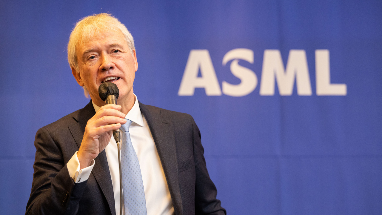 Peter Wennink, CEO of ASML, speaks in a press conference at InterContinental Seoul Coex on Tuesday, a day before the Dutch chip-making equipment supplier’s groundbreaking ceremony for new facilities in Hwaseong, Gyeonggi Province. (ASML Korea)