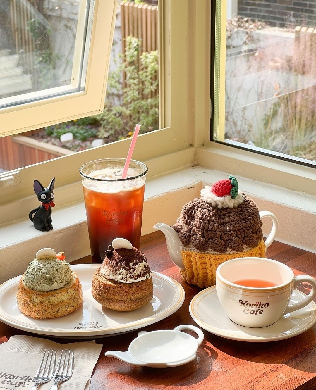 Desserts and coffee sold at “Koriko Cafe.