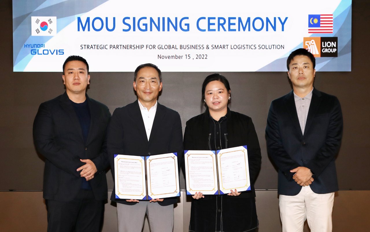 From left: Lion Group Chief Business Development Officer Tony Oh, Hyundai Glovis Smart Innovation Division Leader Park Man-soo, Lion Group Board of Director Serena Cheng and Hyundai Glovis Global Biz Development Group Head Park Ji-hyun pose for a photo after signing a memorandum of understanding in Seoul on Wednesday. Hyundai Glovis
