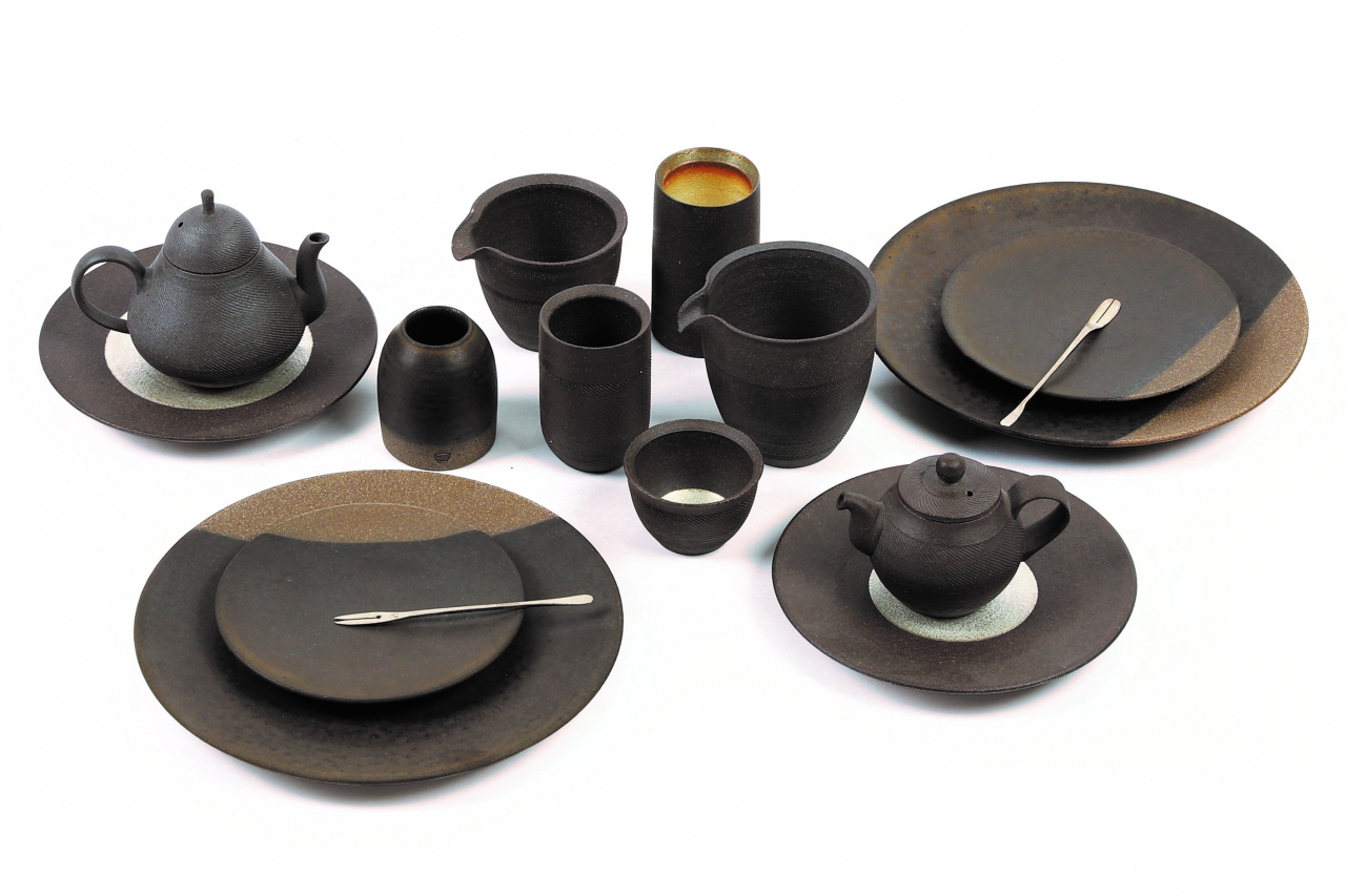 A tea set by In Hyun-sik (Cultural Heritage Administration)