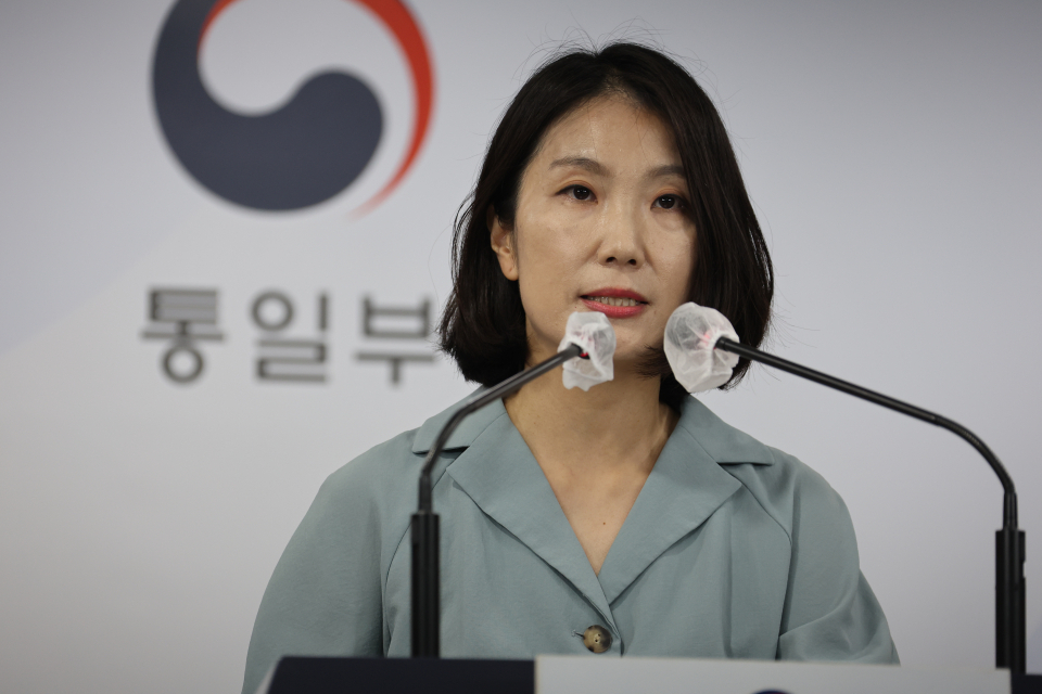 This undated file photo shows Lee Hyo-jung, deputy spokesperson of South Korea's unification ministry, speaking at a regular press briefing. (Yonhap)