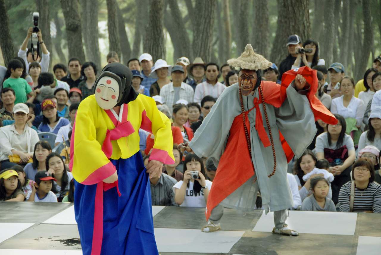 Talchum, Korean traditional mask dance (CHA)