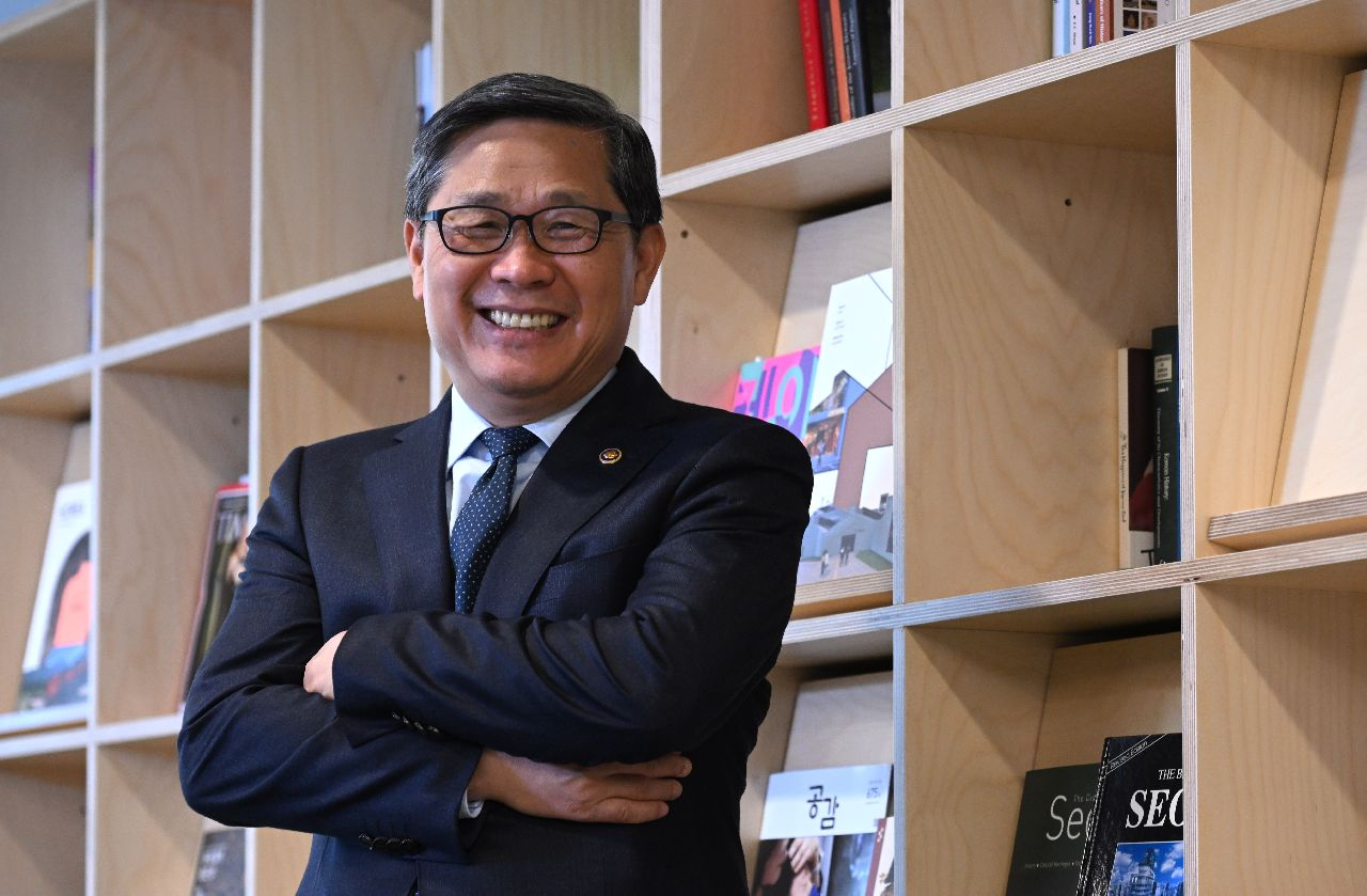 Chun Byong-geuk, the first vice minister of culture, sports and tourism, poses for a photo during an interview with The Korea Herald at the Korean Culture and Information Service offices in central Seoul. (Im Se-joon/The Korea Herald)