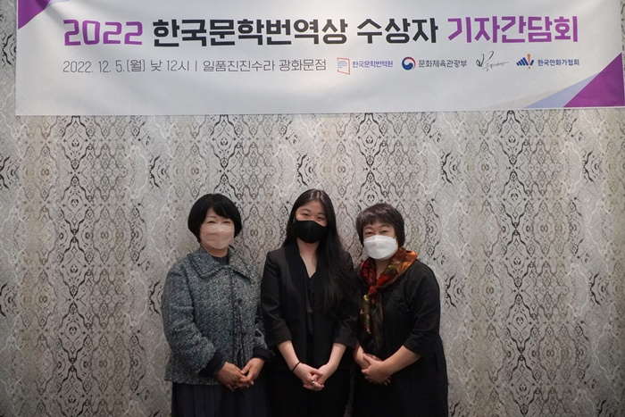 (From left) Sasaki Sizuyo, Marci Calabretta Cancia-Bello and Yu Hsin Hsin pose for photos at a press conference in Seoul, Monday. (LTI Korea)